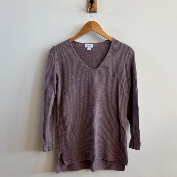 🌸 Old Navy Mauve Long Sleeve V-Neck Tee
Size Small - Picture 2 of 7